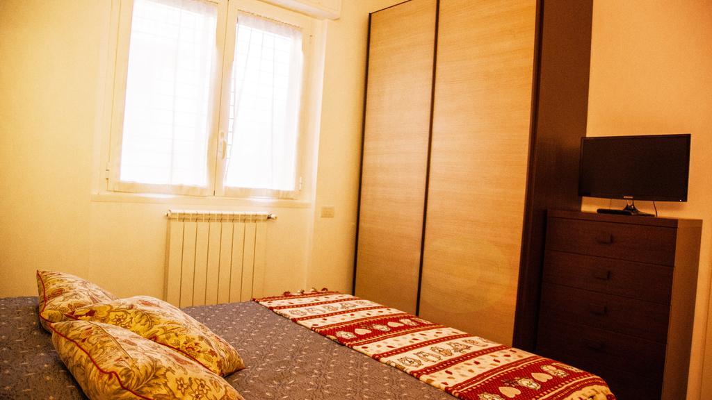 La Casetta B&B Чернуско-суль-Навильо Номер фото